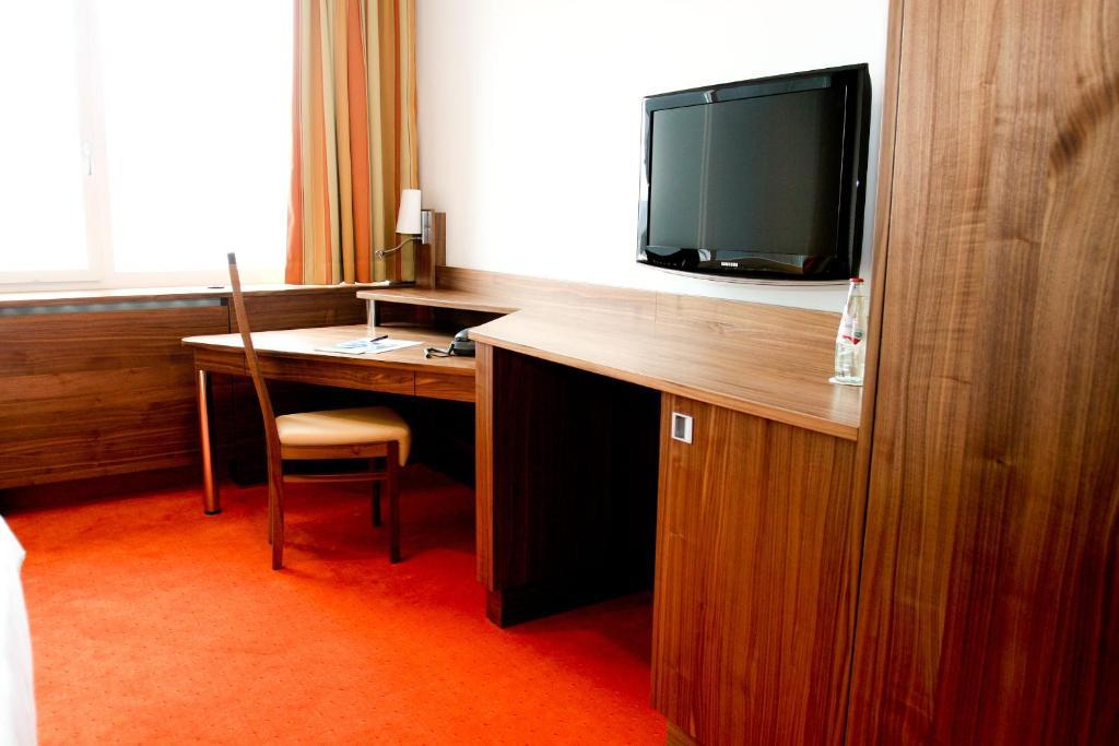 Business Hotel Ambio ไกลส์ดอร์ฟ ภายนอก รูปภาพ